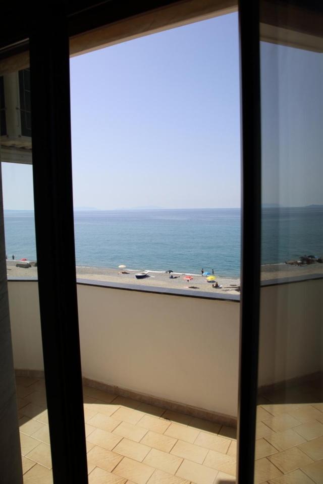 Splash'S Rooms Spadafora Exteriér fotografie